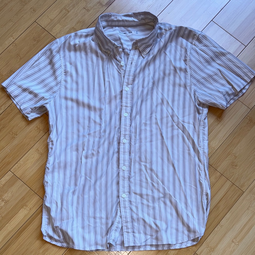 Men's Short-Sleeve Button-Down Stripe Shirt
